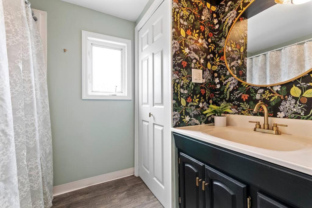 Trendy Fishtown Mid-century Modern Inspired Holiday home *