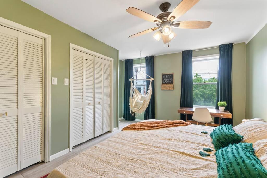 Trendy Fishtown Mid-century Modern Inspired Holiday home Philadelphia