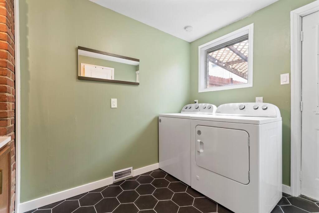 Trendy Fishtown Mid-century Modern Inspired Philadelphia