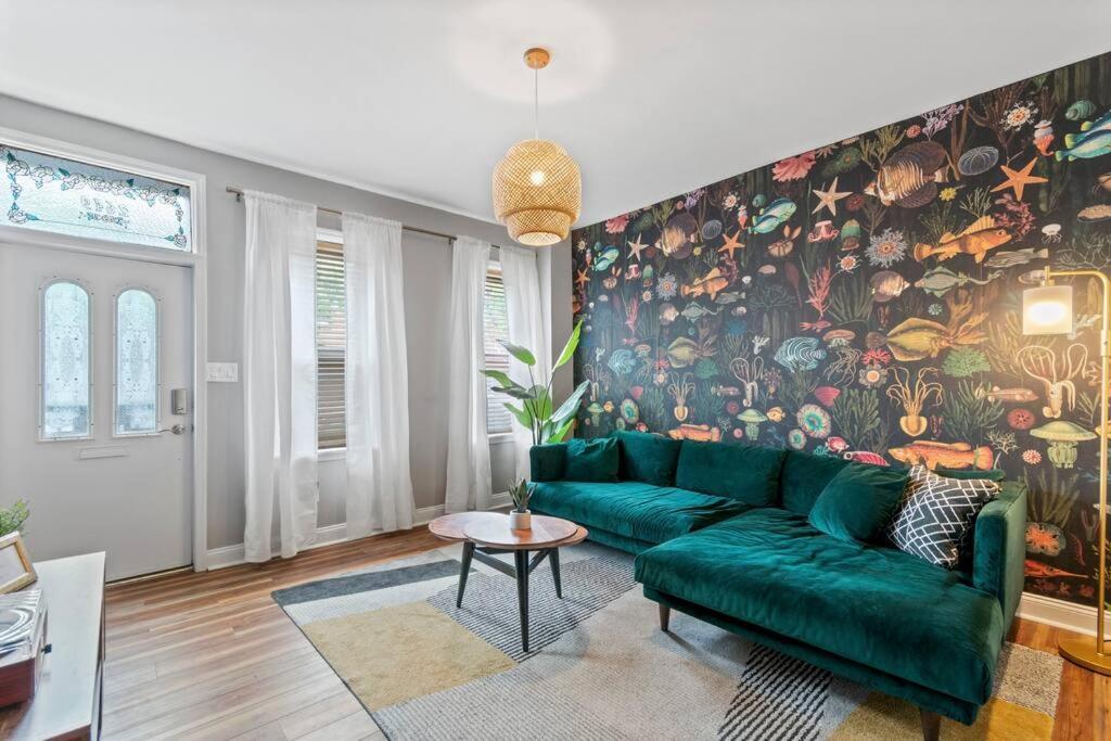 Holiday home Trendy Fishtown Mid-century Modern Inspired *